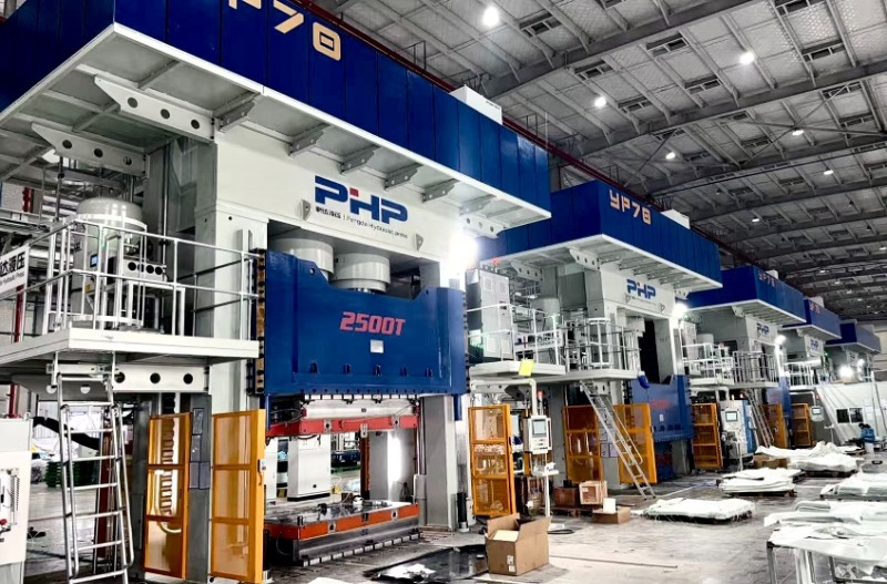 Quels sont les avantages de la presse hydraulique HP-RTM ?